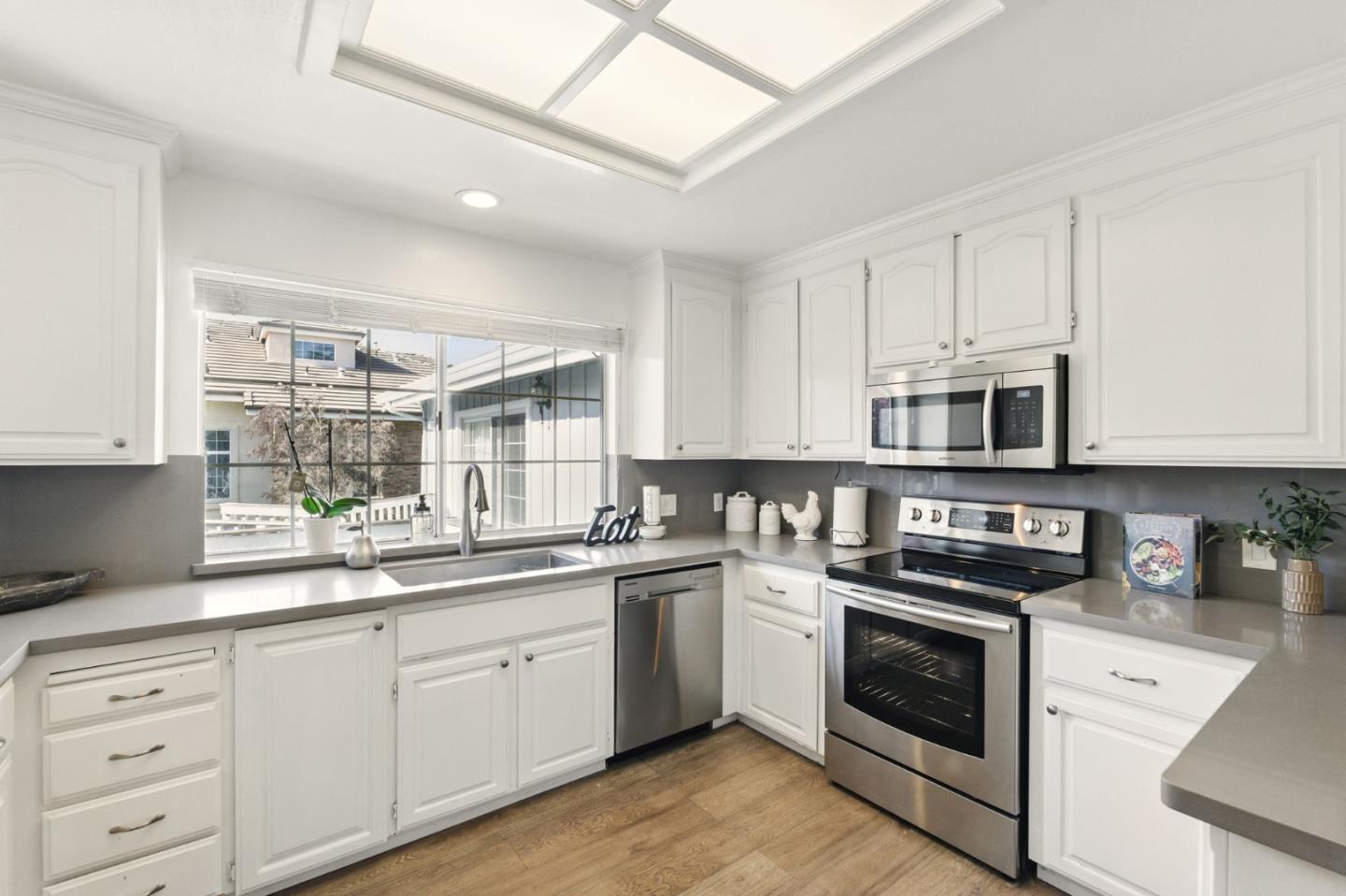 Detail Gallery Image 9 of 60 For 470 Gabilan St #4,  Los Altos,  CA 94022 - 2 Beds | 1/1 Baths