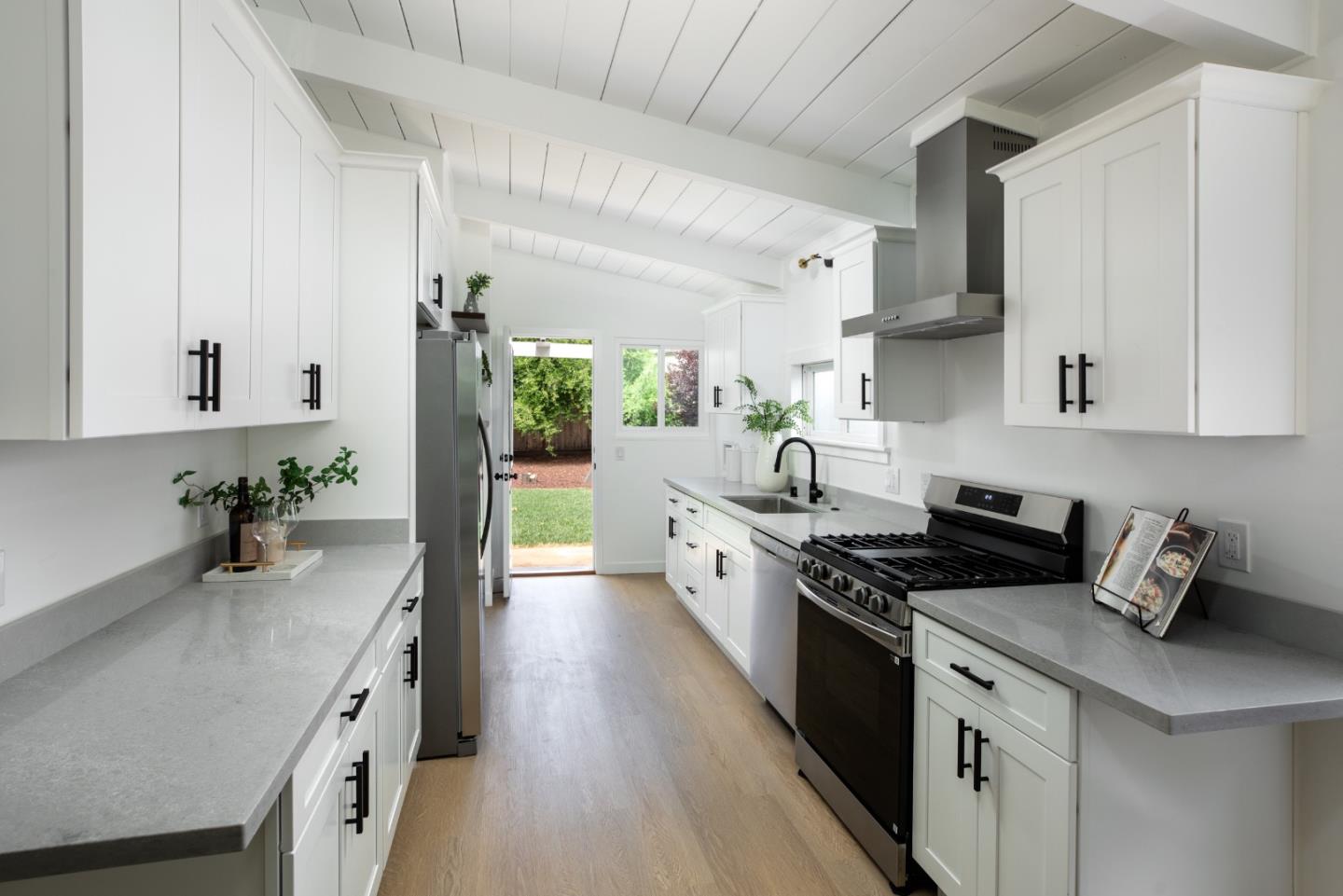 Detail Gallery Image 6 of 16 For 3079 Waverley St, Palo Alto,  CA 94306 - 3 Beds | 1 Baths