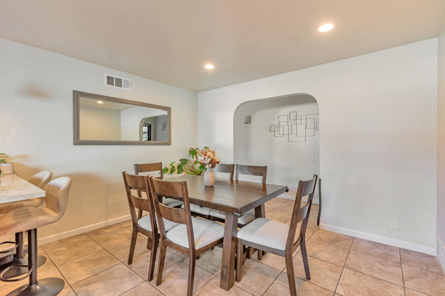 Detail Gallery Image 16 of 56 For 342 Swaps Dr, San Jose,  CA 95111 - 3 Beds | 2 Baths