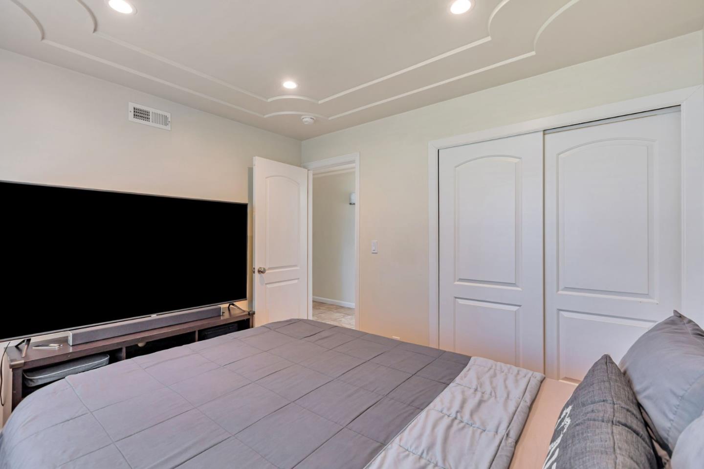 Detail Gallery Image 24 of 56 For 342 Swaps Dr, San Jose,  CA 95111 - 3 Beds | 2 Baths