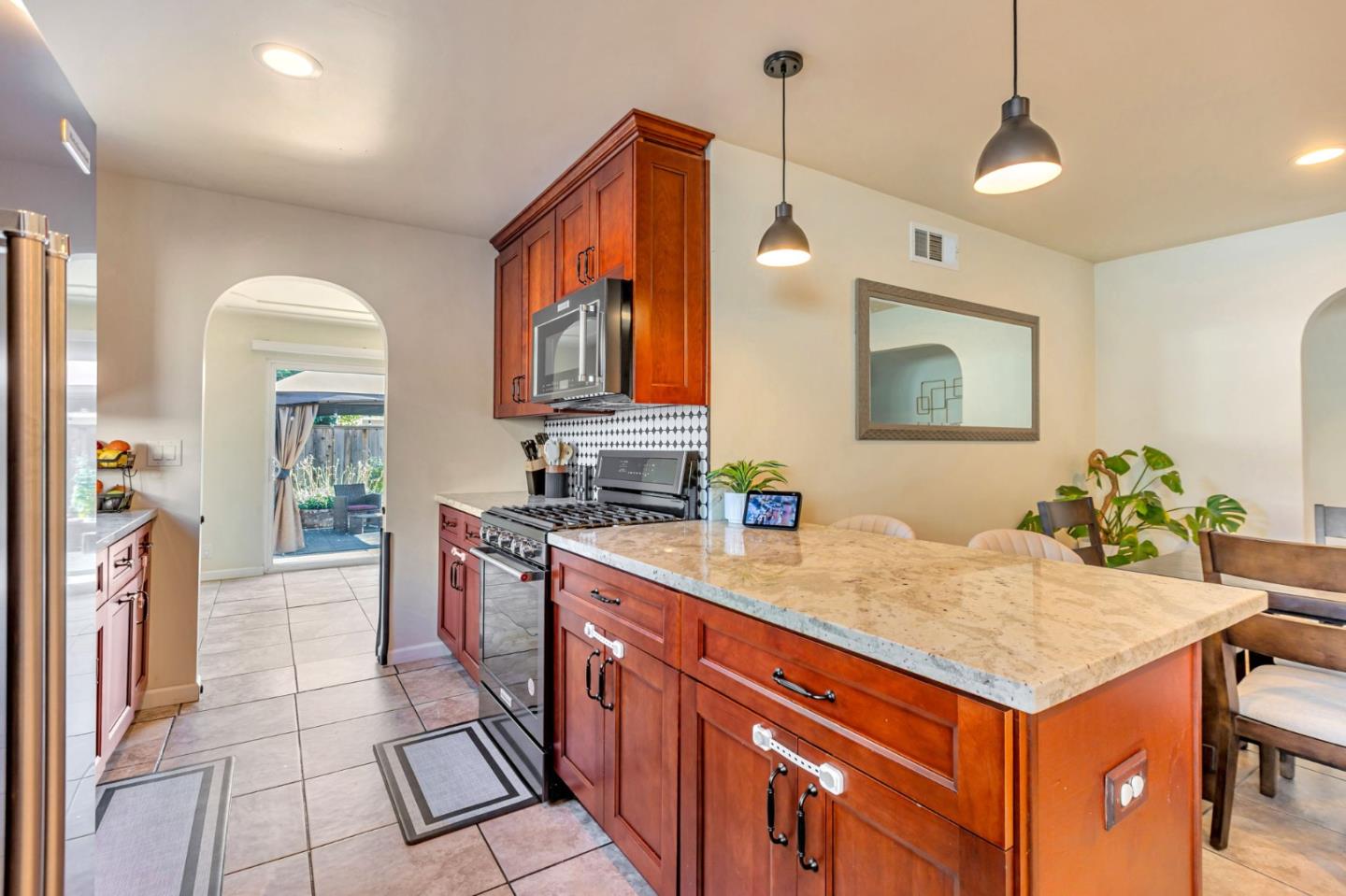 Detail Gallery Image 3 of 56 For 342 Swaps Dr, San Jose,  CA 95111 - 3 Beds | 2 Baths