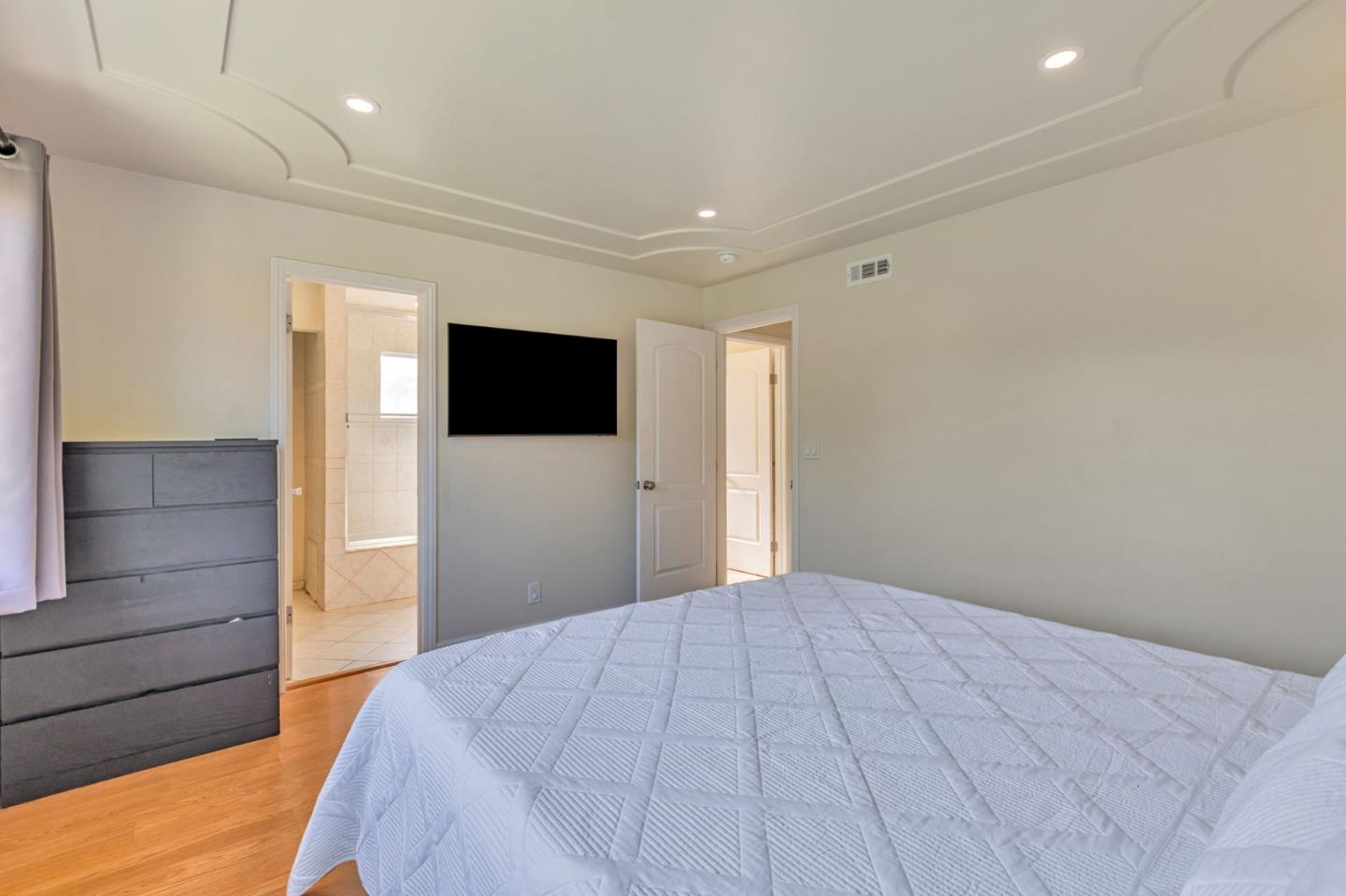 Detail Gallery Image 30 of 56 For 342 Swaps Dr, San Jose,  CA 95111 - 3 Beds | 2 Baths