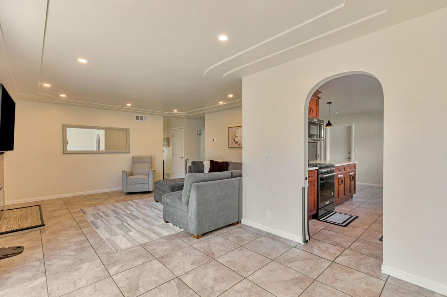 Detail Gallery Image 4 of 56 For 342 Swaps Dr, San Jose,  CA 95111 - 3 Beds | 2 Baths