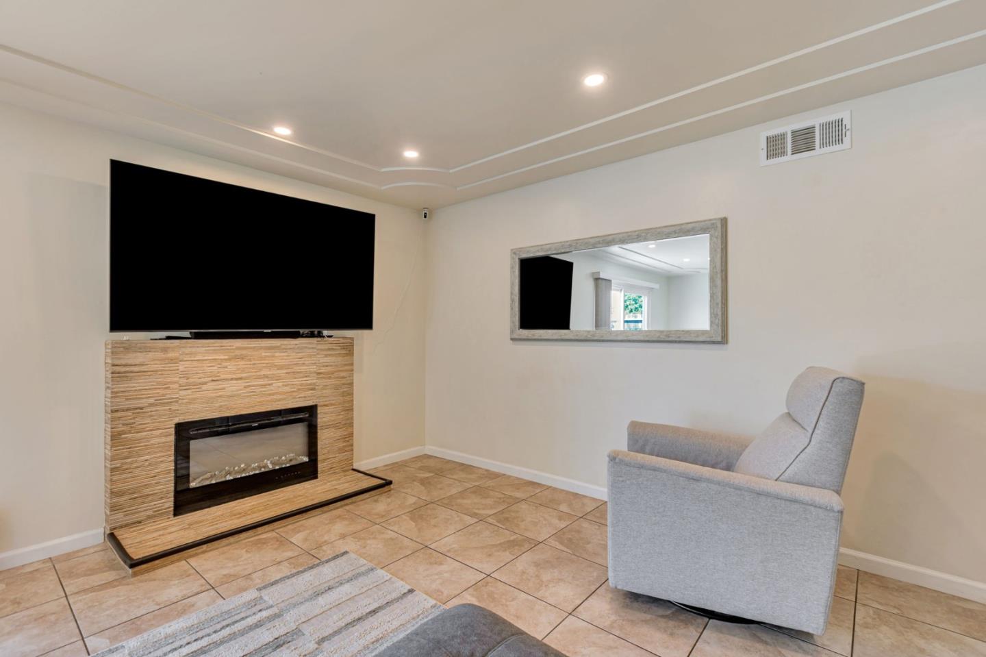 Detail Gallery Image 8 of 56 For 342 Swaps Dr, San Jose,  CA 95111 - 3 Beds | 2 Baths