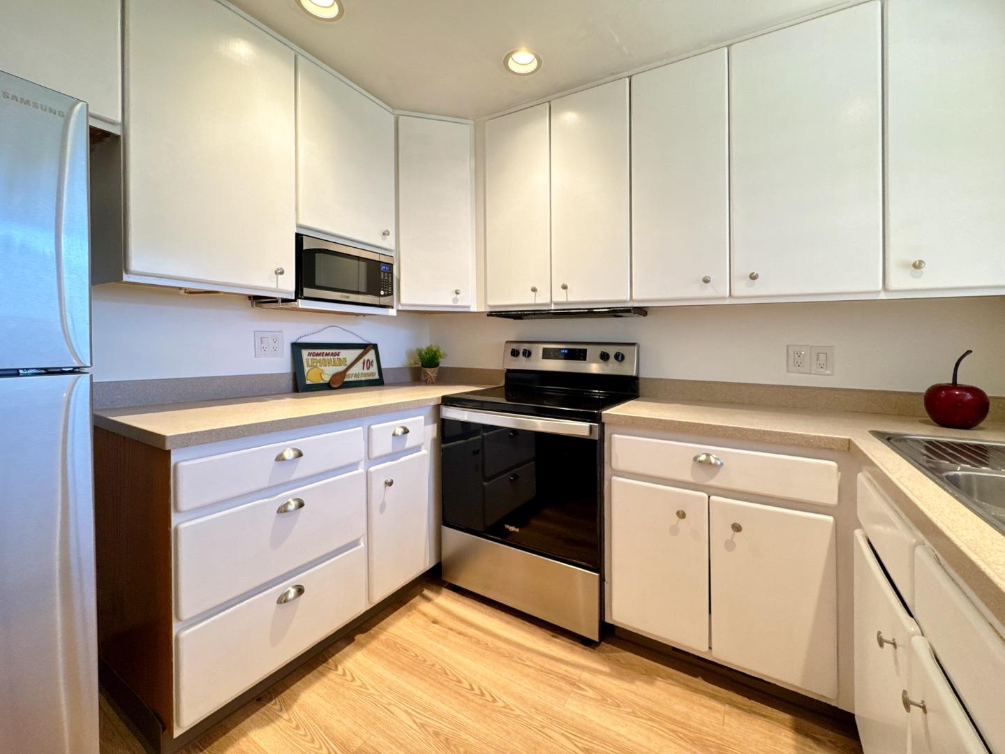 Detail Gallery Image 13 of 37 For 97 Hacienda Carmel, Carmel,  CA 93923 - 1 Beds | 1 Baths