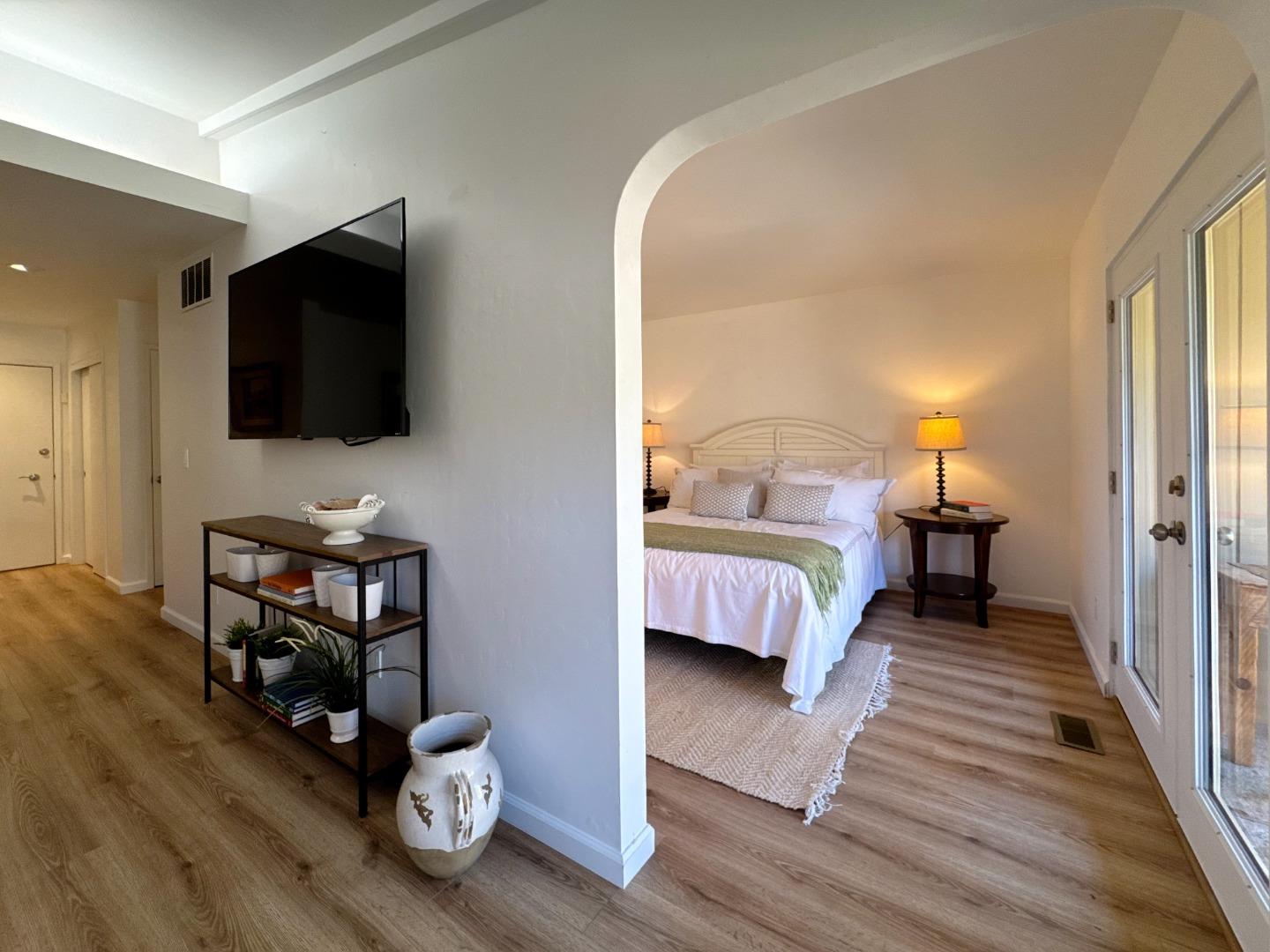 Detail Gallery Image 15 of 37 For 97 Hacienda Carmel, Carmel,  CA 93923 - 1 Beds | 1 Baths