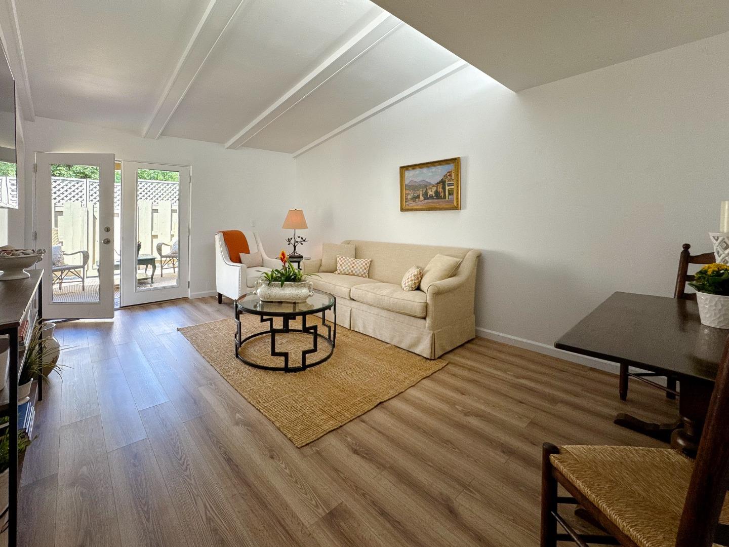 Detail Gallery Image 4 of 37 For 97 Hacienda Carmel, Carmel,  CA 93923 - 1 Beds | 1 Baths