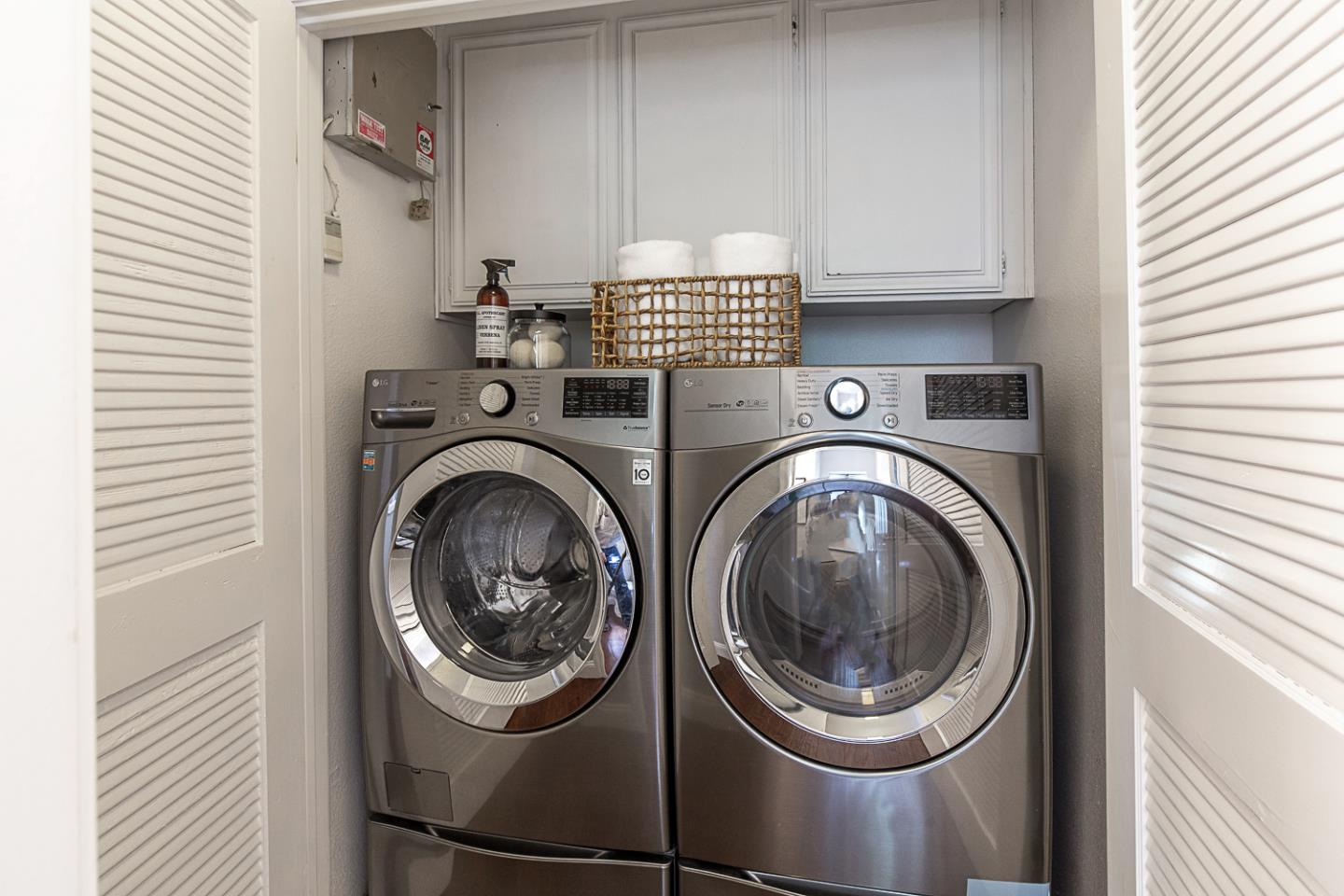 Detail Gallery Image 11 of 24 For 2080 Marich Way #8,  Mountain View,  CA 94040 - 3 Beds | 2 Baths