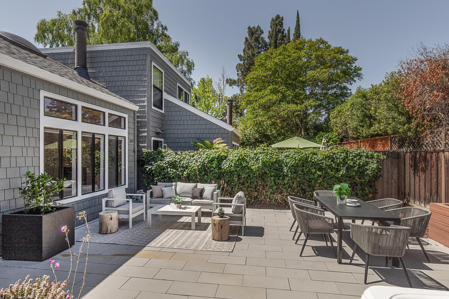 Detail Gallery Image 18 of 24 For 2080 Marich Way #8,  Mountain View,  CA 94040 - 3 Beds | 2 Baths