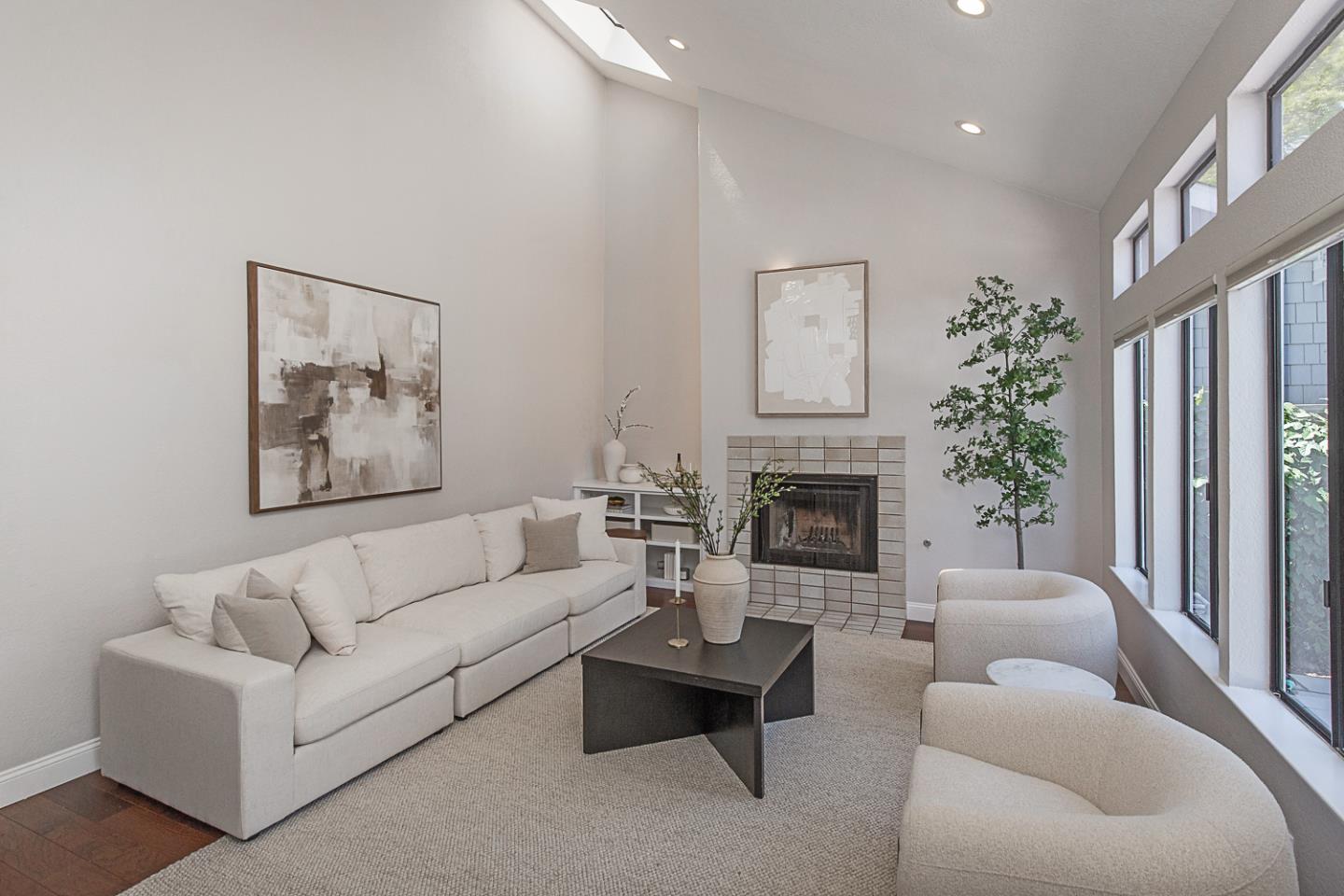 Detail Gallery Image 4 of 24 For 2080 Marich Way #8,  Mountain View,  CA 94040 - 3 Beds | 2 Baths