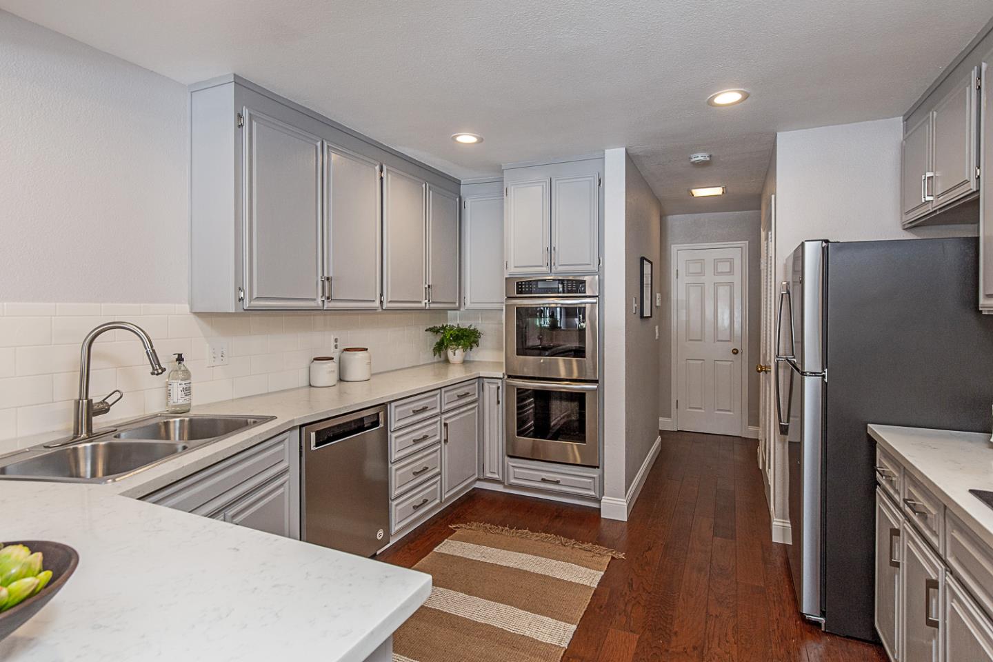 Detail Gallery Image 8 of 24 For 2080 Marich Way #8,  Mountain View,  CA 94040 - 3 Beds | 2 Baths