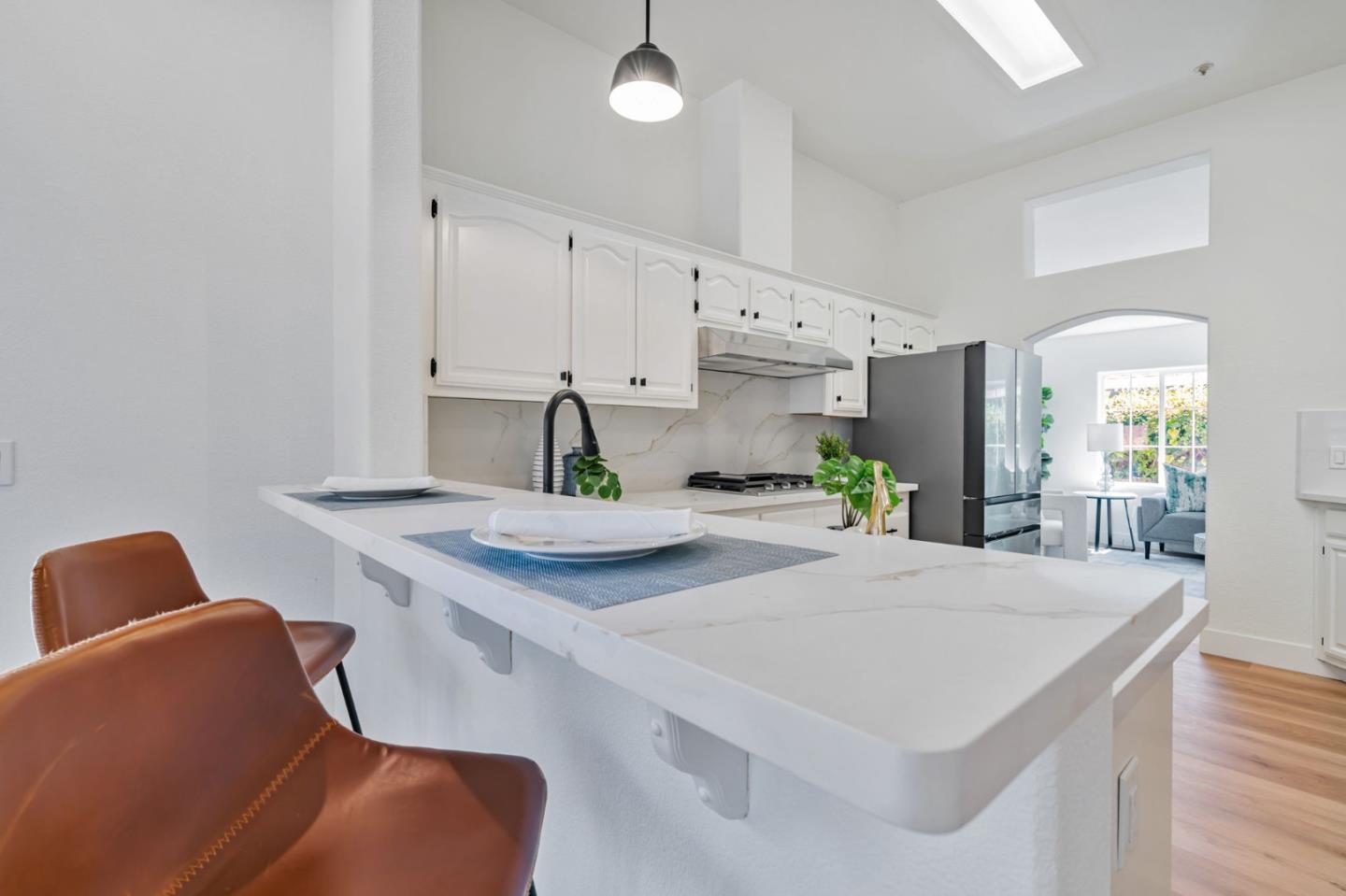 Detail Gallery Image 3 of 37 For 123 Wayne Ct, Redwood City,  CA 94063 - 4 Beds | 2 Baths