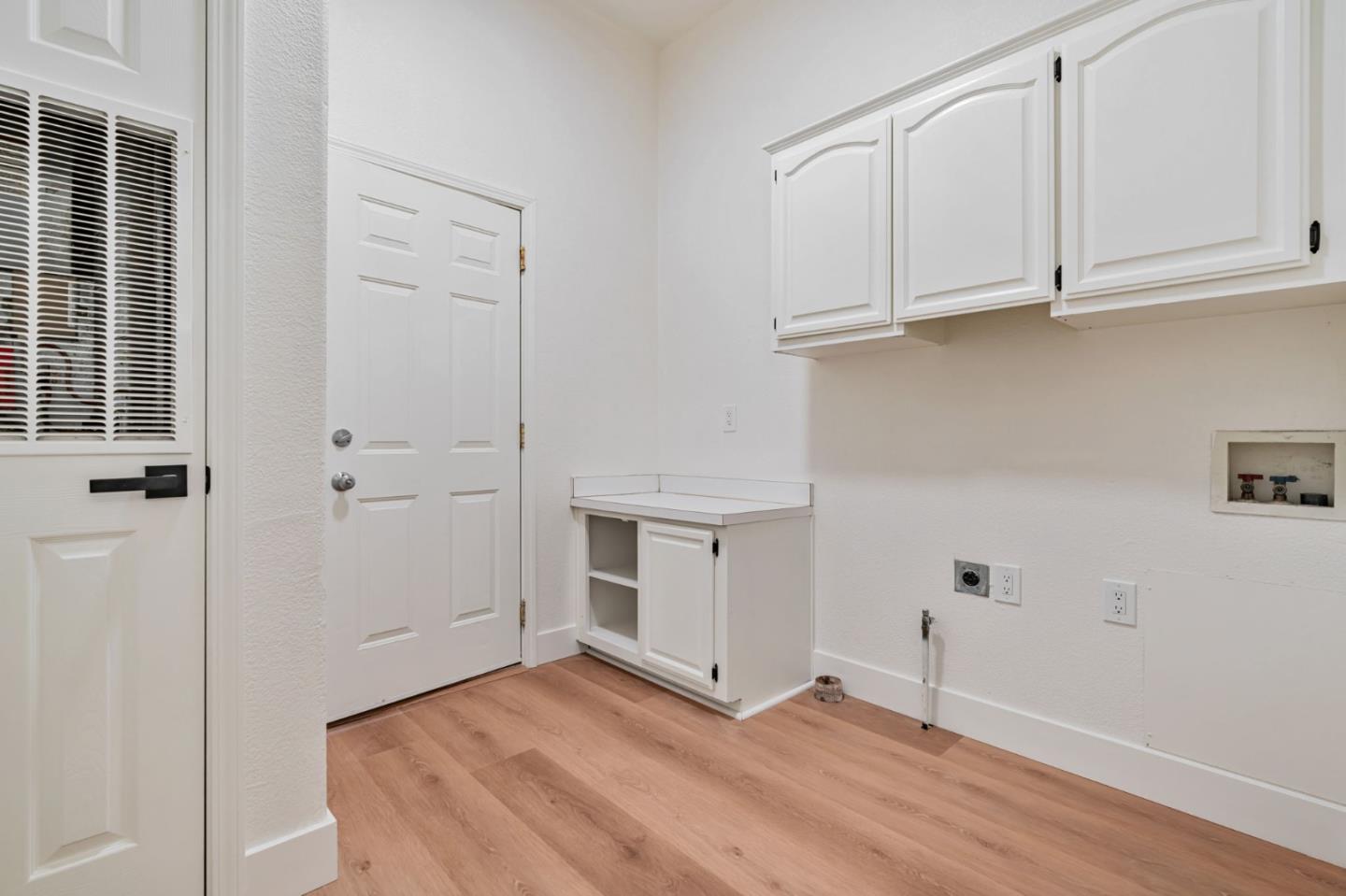 Detail Gallery Image 31 of 37 For 123 Wayne Ct, Redwood City,  CA 94063 - 4 Beds | 2 Baths