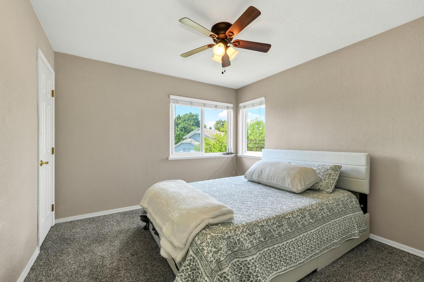 Detail Gallery Image 31 of 46 For 9425 Echo Cliff Ct, Elk Grove,  CA 95758 - 4 Beds | 2/1 Baths