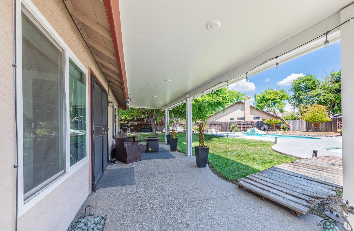 Detail Gallery Image 32 of 46 For 9425 Echo Cliff Ct, Elk Grove,  CA 95758 - 4 Beds | 2/1 Baths