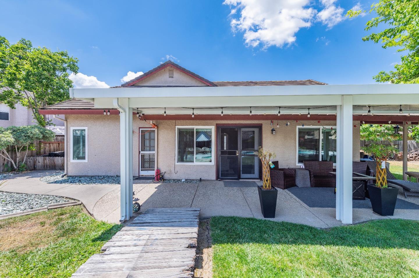 Detail Gallery Image 33 of 46 For 9425 Echo Cliff Ct, Elk Grove,  CA 95758 - 4 Beds | 2/1 Baths