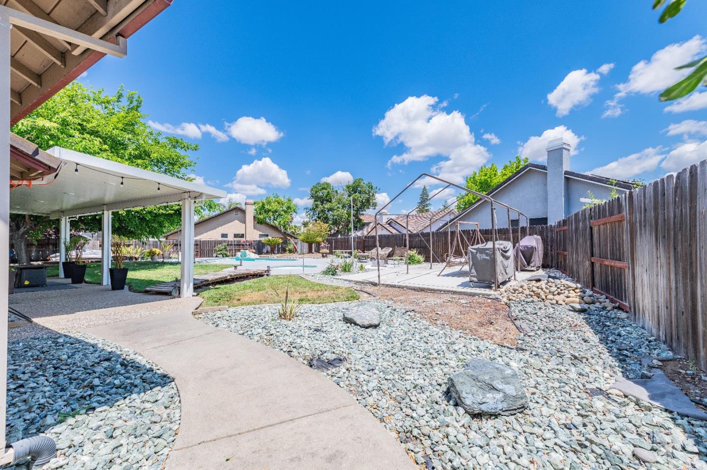 Detail Gallery Image 37 of 46 For 9425 Echo Cliff Ct, Elk Grove,  CA 95758 - 4 Beds | 2/1 Baths