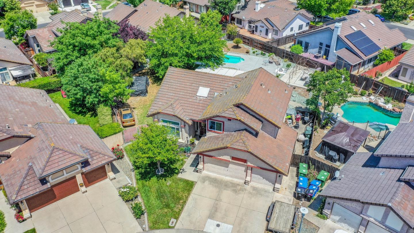 Detail Gallery Image 4 of 46 For 9425 Echo Cliff Ct, Elk Grove,  CA 95758 - 4 Beds | 2/1 Baths