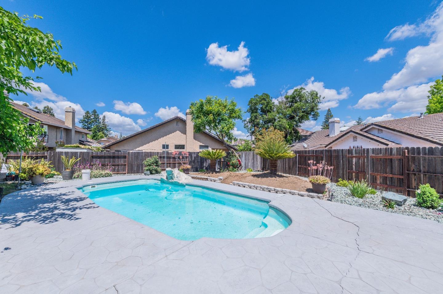 Detail Gallery Image 40 of 46 For 9425 Echo Cliff Ct, Elk Grove,  CA 95758 - 4 Beds | 2/1 Baths