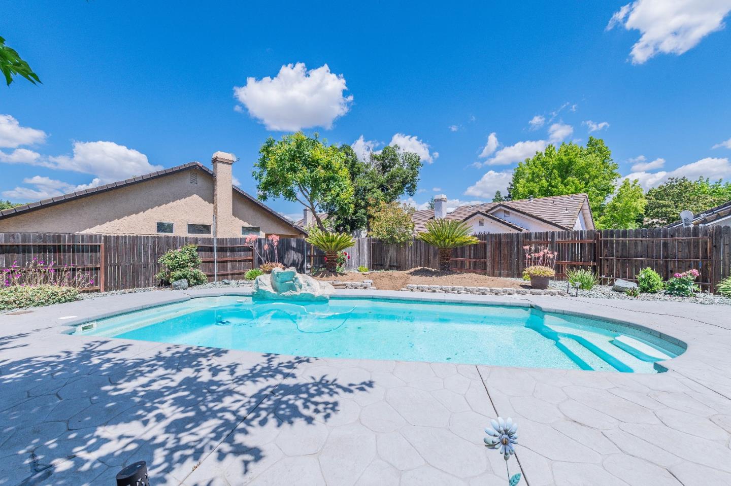 Detail Gallery Image 42 of 46 For 9425 Echo Cliff Ct, Elk Grove,  CA 95758 - 4 Beds | 2/1 Baths