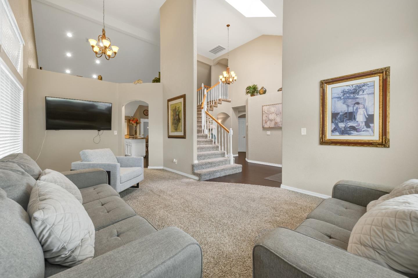 Detail Gallery Image 8 of 46 For 9425 Echo Cliff Ct, Elk Grove,  CA 95758 - 4 Beds | 2/1 Baths