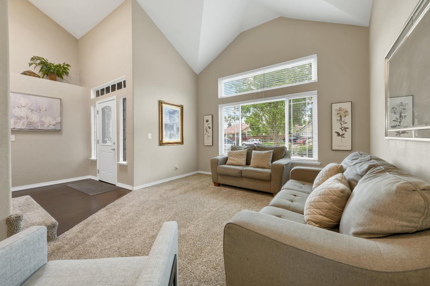 Detail Gallery Image 9 of 46 For 9425 Echo Cliff Ct, Elk Grove,  CA 95758 - 4 Beds | 2/1 Baths