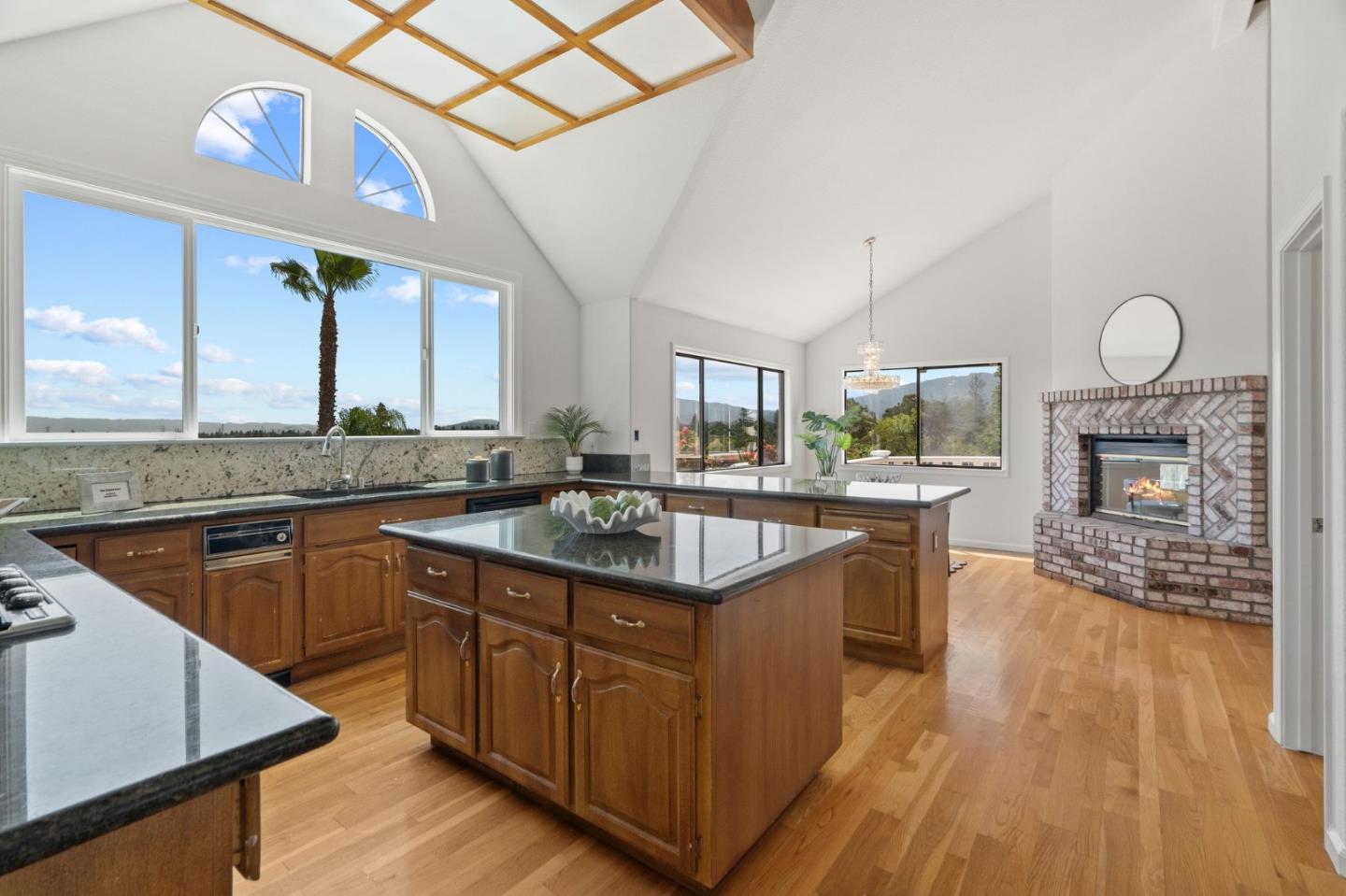 Detail Gallery Image 17 of 70 For 12479 Crayside Ln, Saratoga,  CA 95070 - 5 Beds | 3/1 Baths