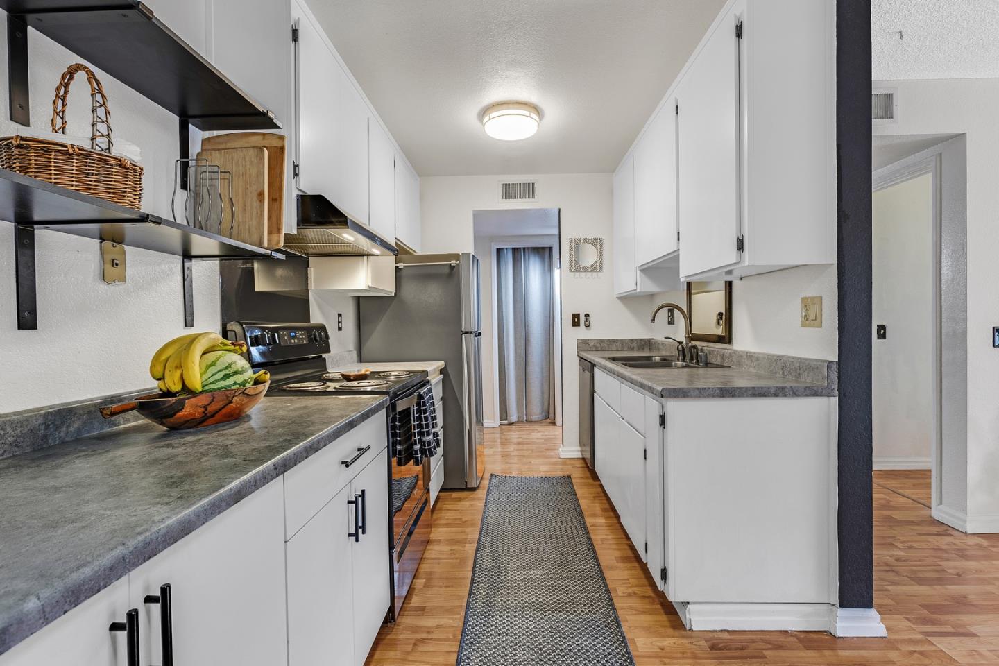 Detail Gallery Image 4 of 19 For 26088 Kay Ave #110,  Hayward,  CA 94545 - 2 Beds | 1 Baths