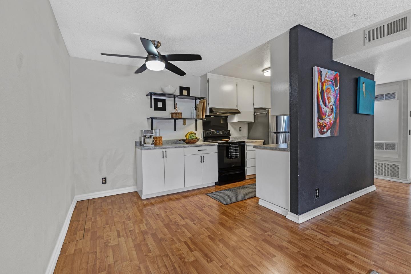 Detail Gallery Image 5 of 19 For 26088 Kay Ave #110,  Hayward,  CA 94545 - 2 Beds | 1 Baths