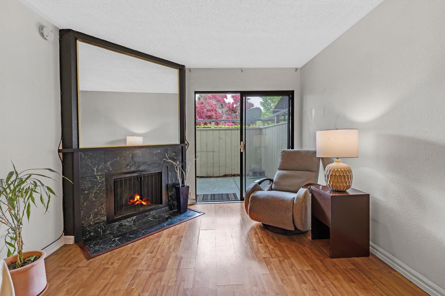 Detail Gallery Image 8 of 19 For 26088 Kay Ave #110,  Hayward,  CA 94545 - 2 Beds | 1 Baths