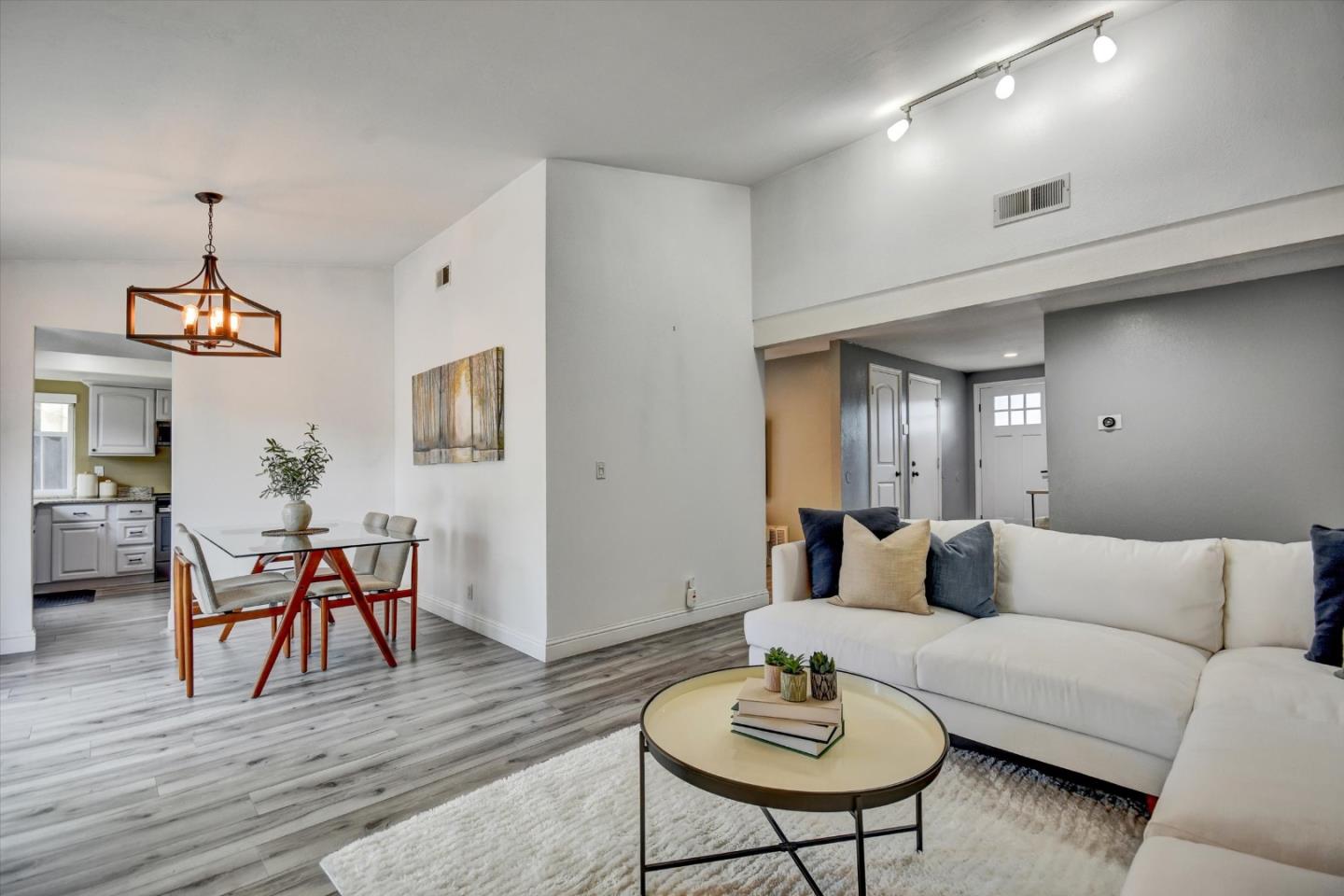 Detail Gallery Image 8 of 34 For 5078 Corte Verde Dr, San Jose,  CA 95111 - 3 Beds | 2 Baths
