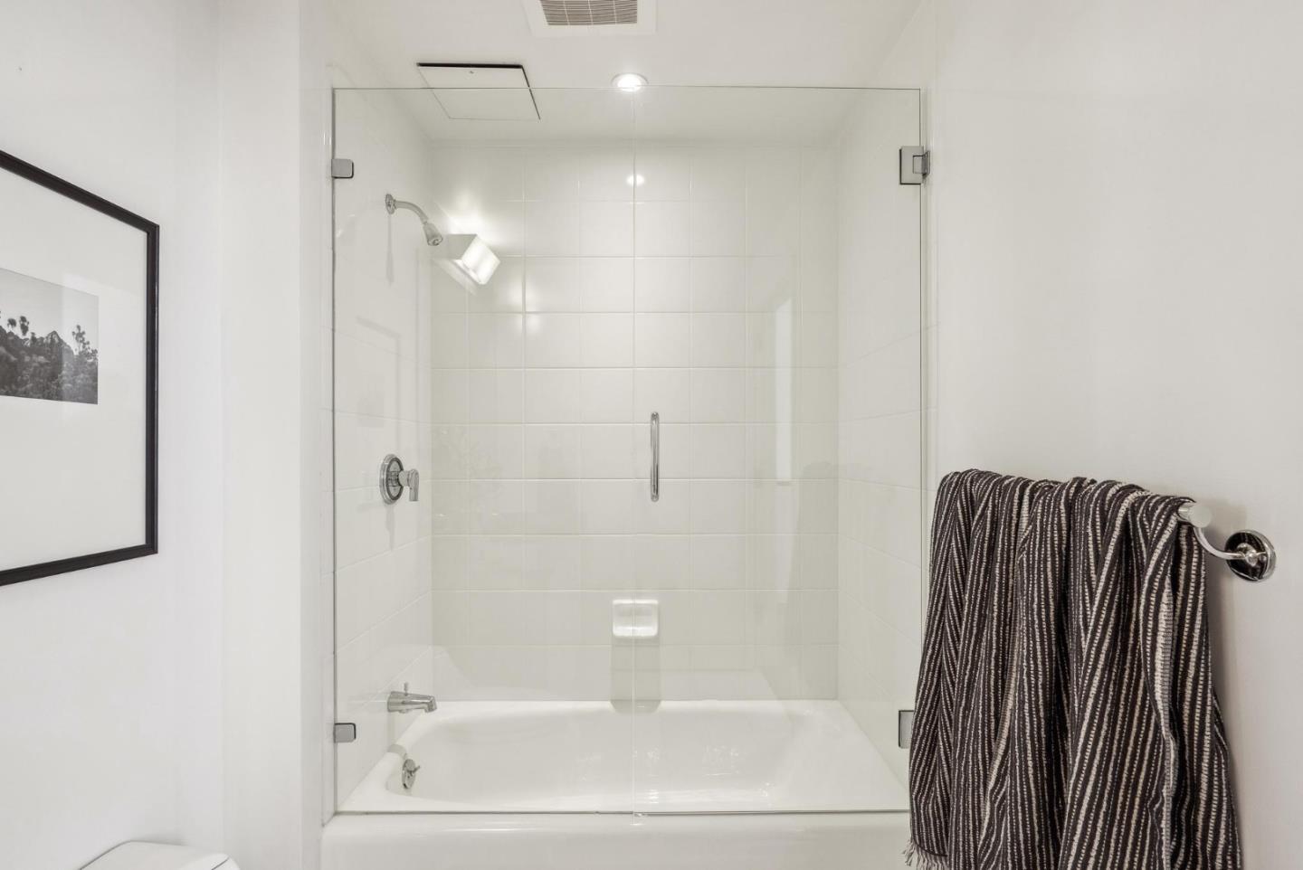 Detail Gallery Image 27 of 57 For 207 King St #402,  San Francisco,  CA 94107 - 2 Beds | 2/1 Baths