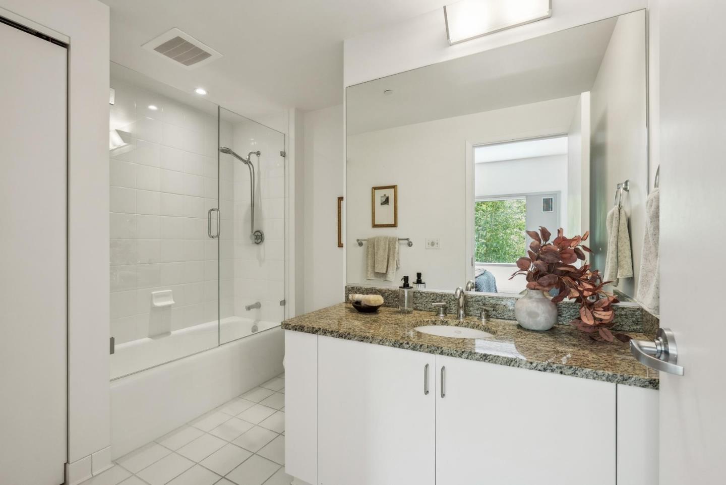 Detail Gallery Image 4 of 57 For 207 King St #402,  San Francisco,  CA 94107 - 2 Beds | 2/1 Baths