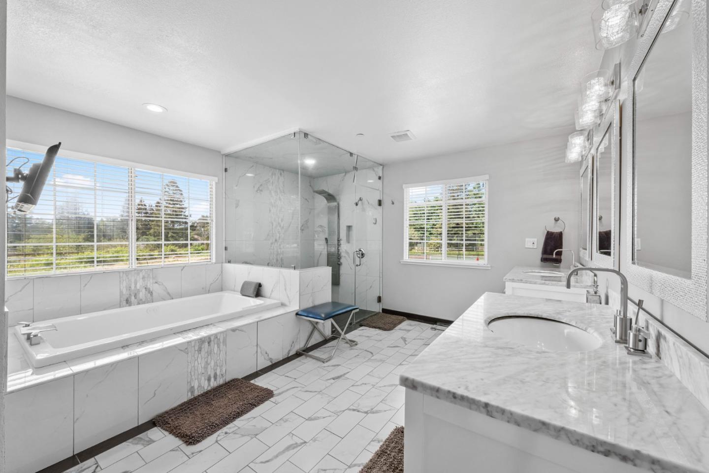 Detail Gallery Image 21 of 90 For 14830 Bartlett Ct, San Martin,  CA 95046 - 4 Beds | 4 Baths