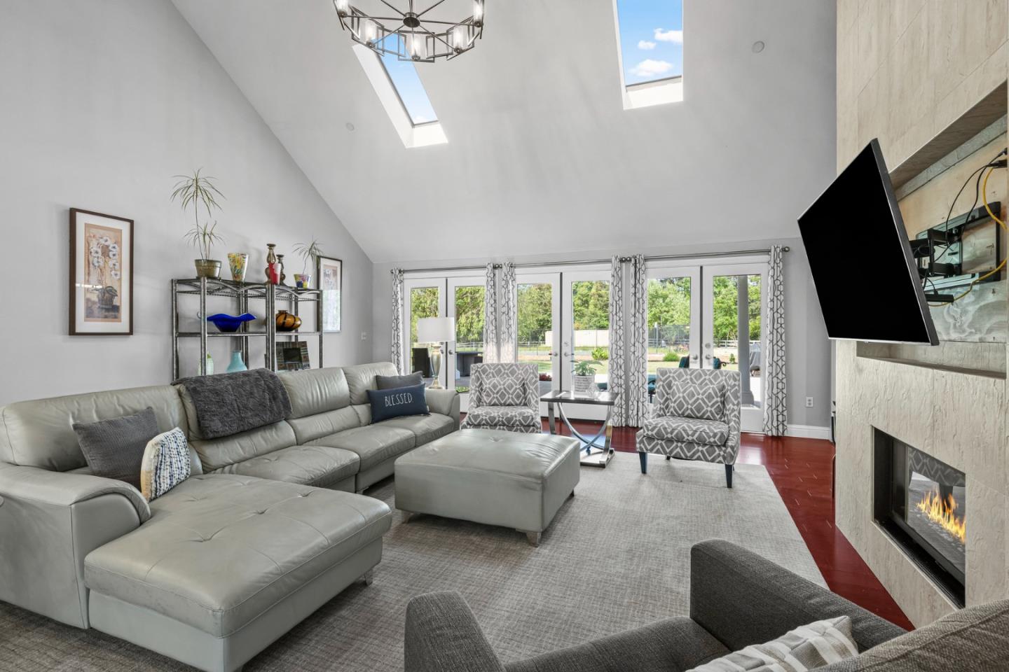 Detail Gallery Image 33 of 90 For 14830 Bartlett Ct, San Martin,  CA 95046 - 4 Beds | 4 Baths