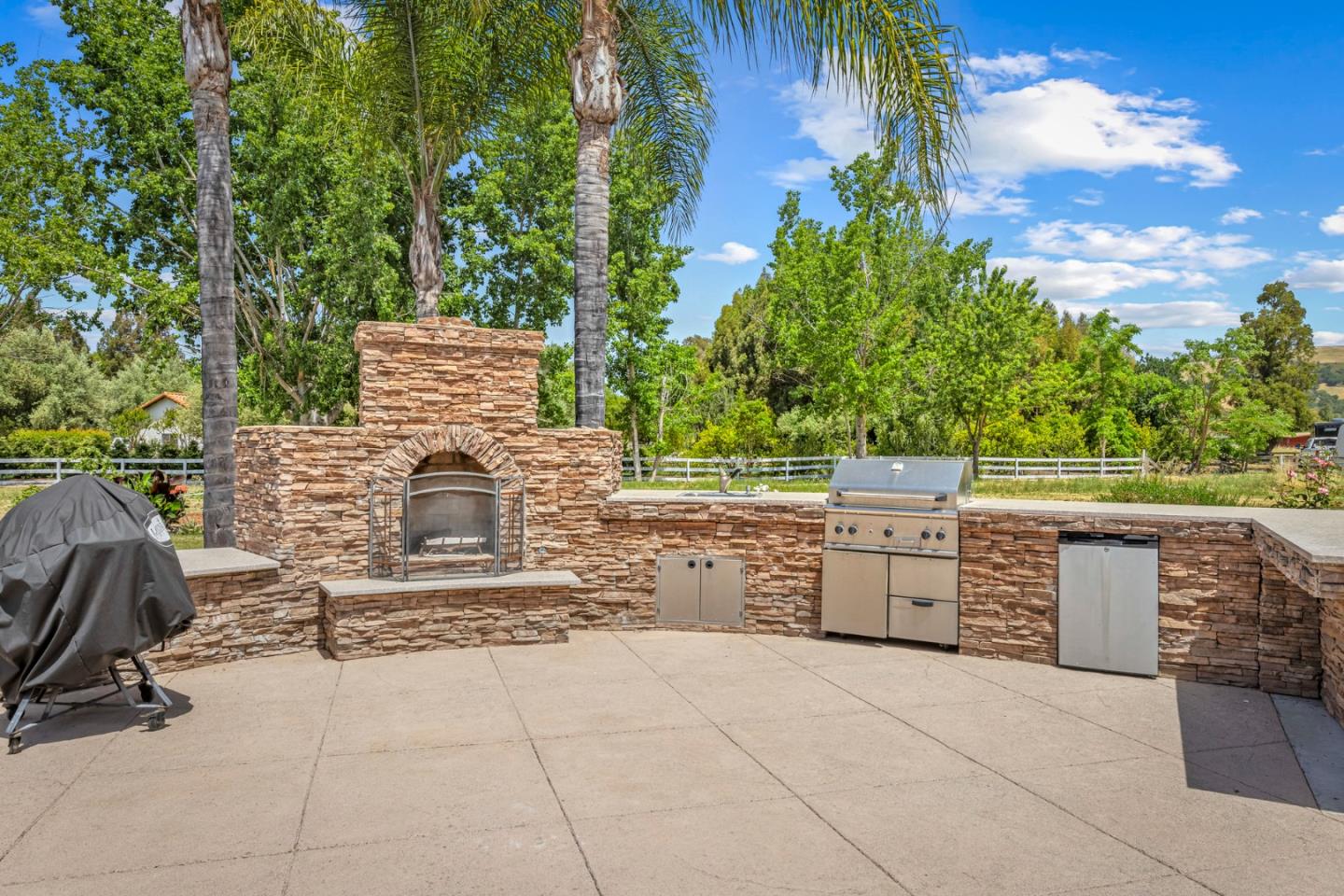 Detail Gallery Image 60 of 90 For 14830 Bartlett Ct, San Martin,  CA 95046 - 4 Beds | 4 Baths