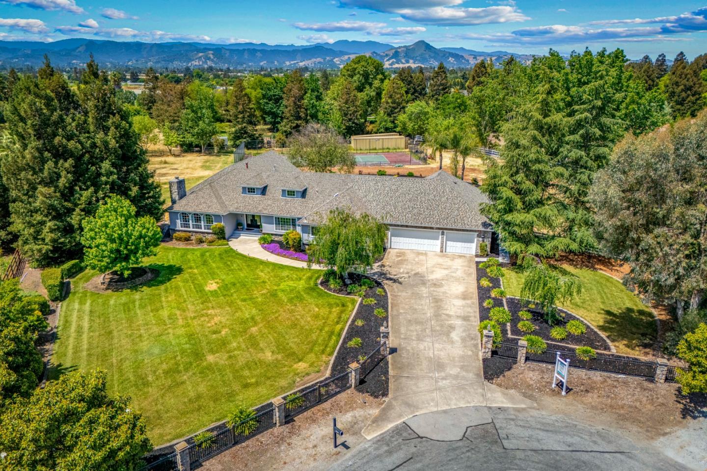 Detail Gallery Image 74 of 90 For 14830 Bartlett Ct, San Martin,  CA 95046 - 4 Beds | 4 Baths
