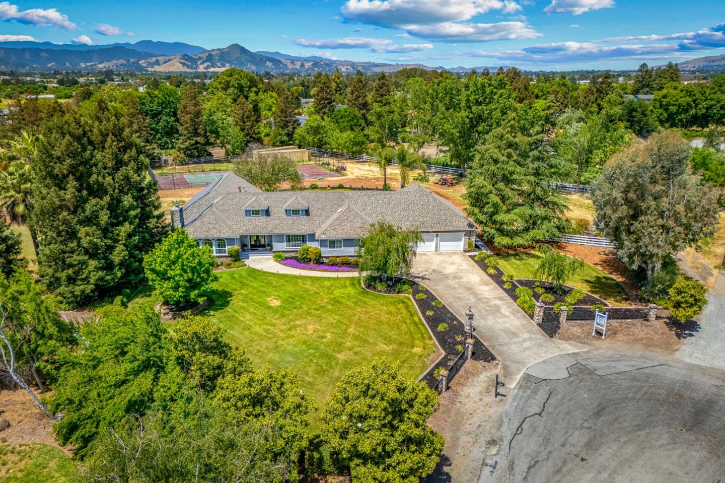 Detail Gallery Image 75 of 90 For 14830 Bartlett Ct, San Martin,  CA 95046 - 4 Beds | 4 Baths