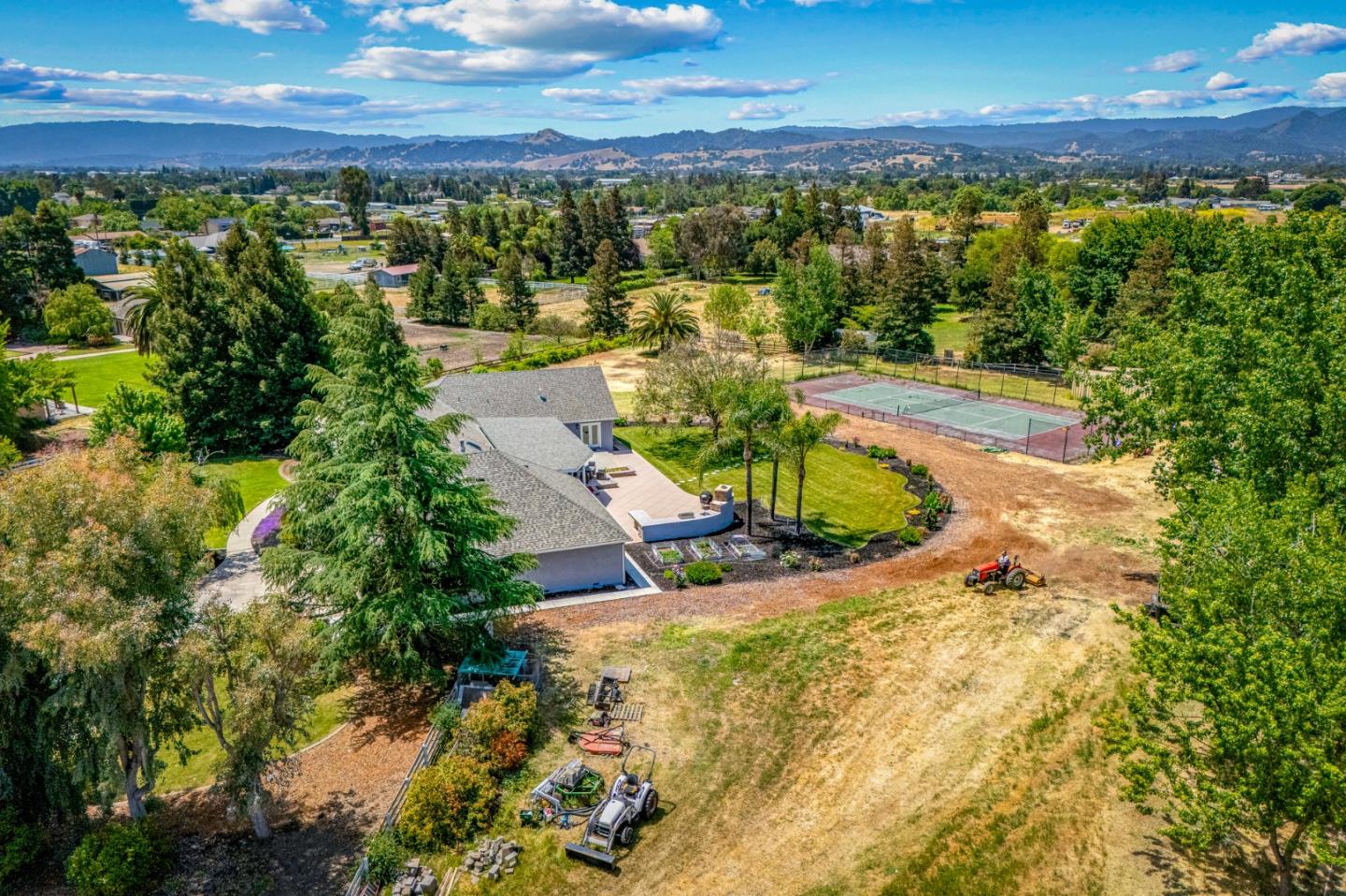Detail Gallery Image 76 of 90 For 14830 Bartlett Ct, San Martin,  CA 95046 - 4 Beds | 4 Baths