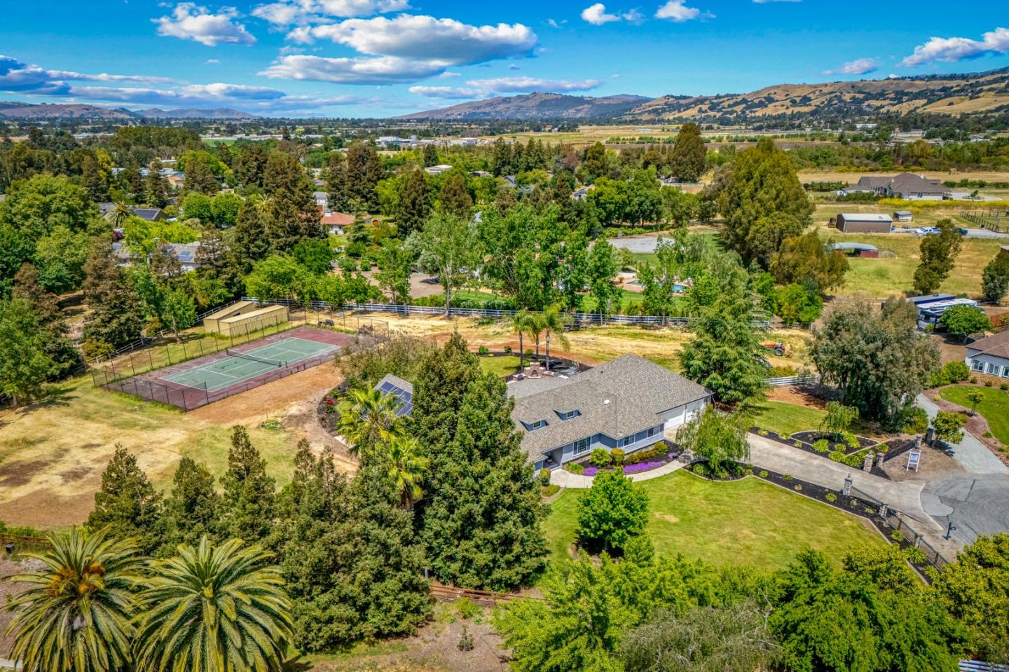 Detail Gallery Image 79 of 90 For 14830 Bartlett Ct, San Martin,  CA 95046 - 4 Beds | 4 Baths