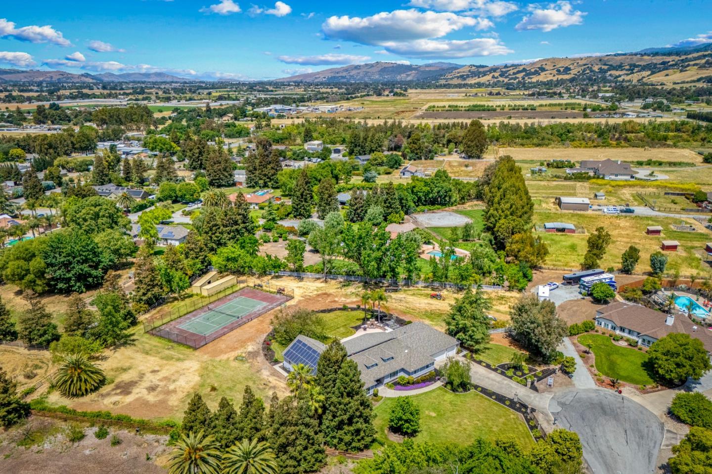 Detail Gallery Image 80 of 90 For 14830 Bartlett Ct, San Martin,  CA 95046 - 4 Beds | 4 Baths