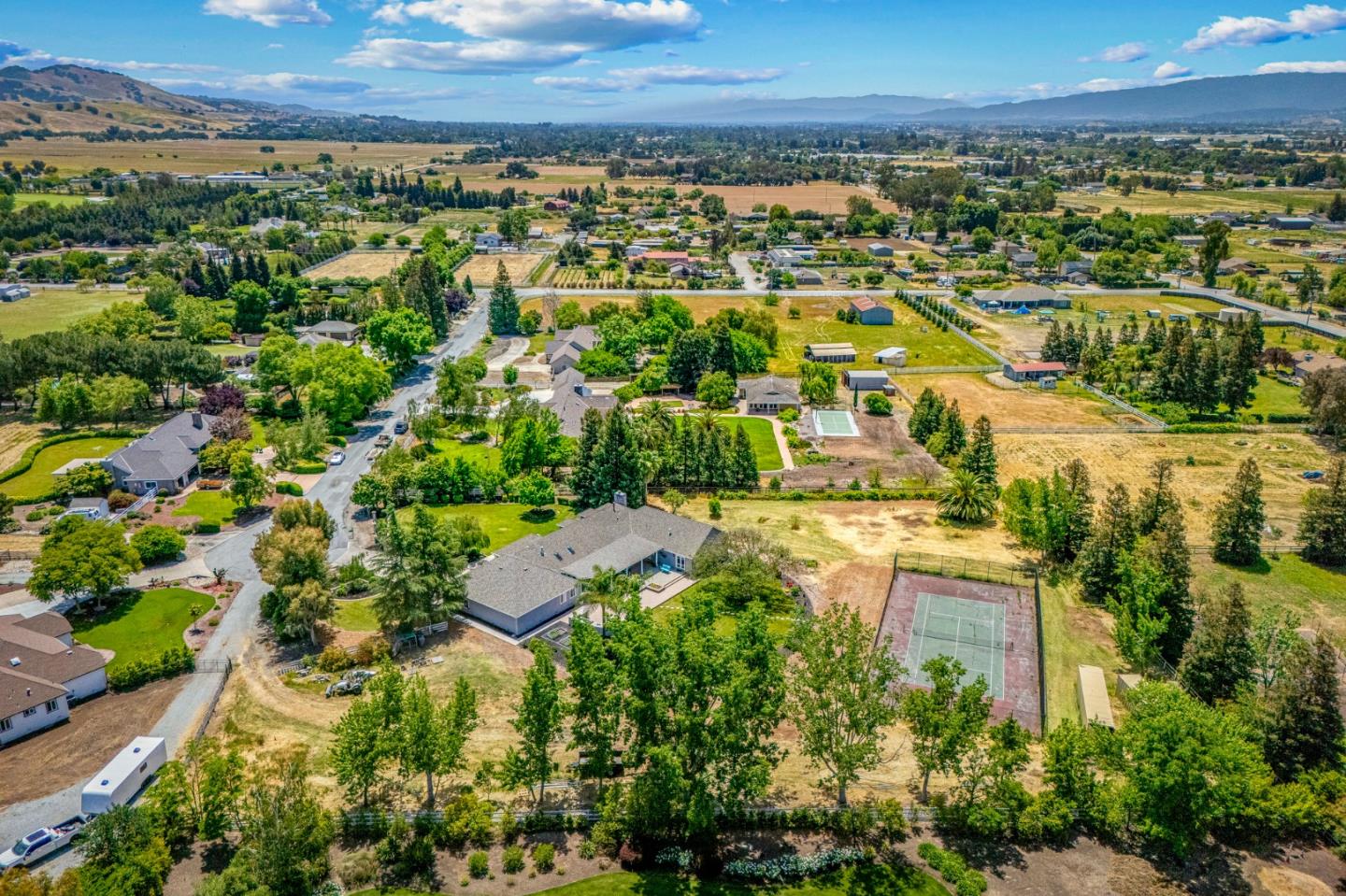 Detail Gallery Image 81 of 90 For 14830 Bartlett Ct, San Martin,  CA 95046 - 4 Beds | 4 Baths