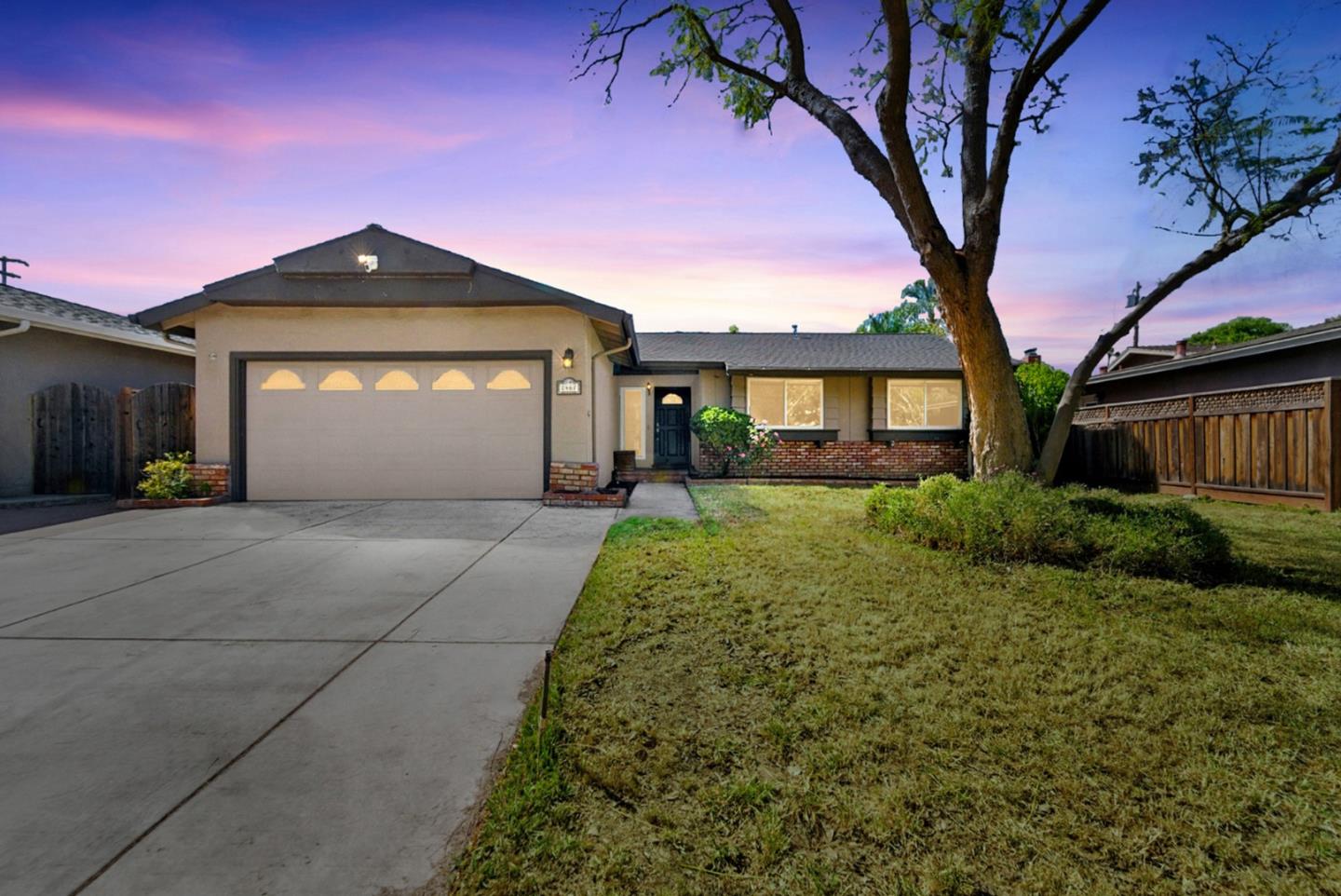 Detail Gallery Image 1 of 29 For 2467 Nightingale Dr, San Jose,  CA 95125 - 3 Beds | 2 Baths
