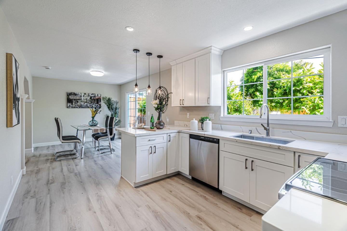 Detail Gallery Image 14 of 37 For 3334 Dias Dr, San Jose,  CA 95148 - 4 Beds | 3 Baths