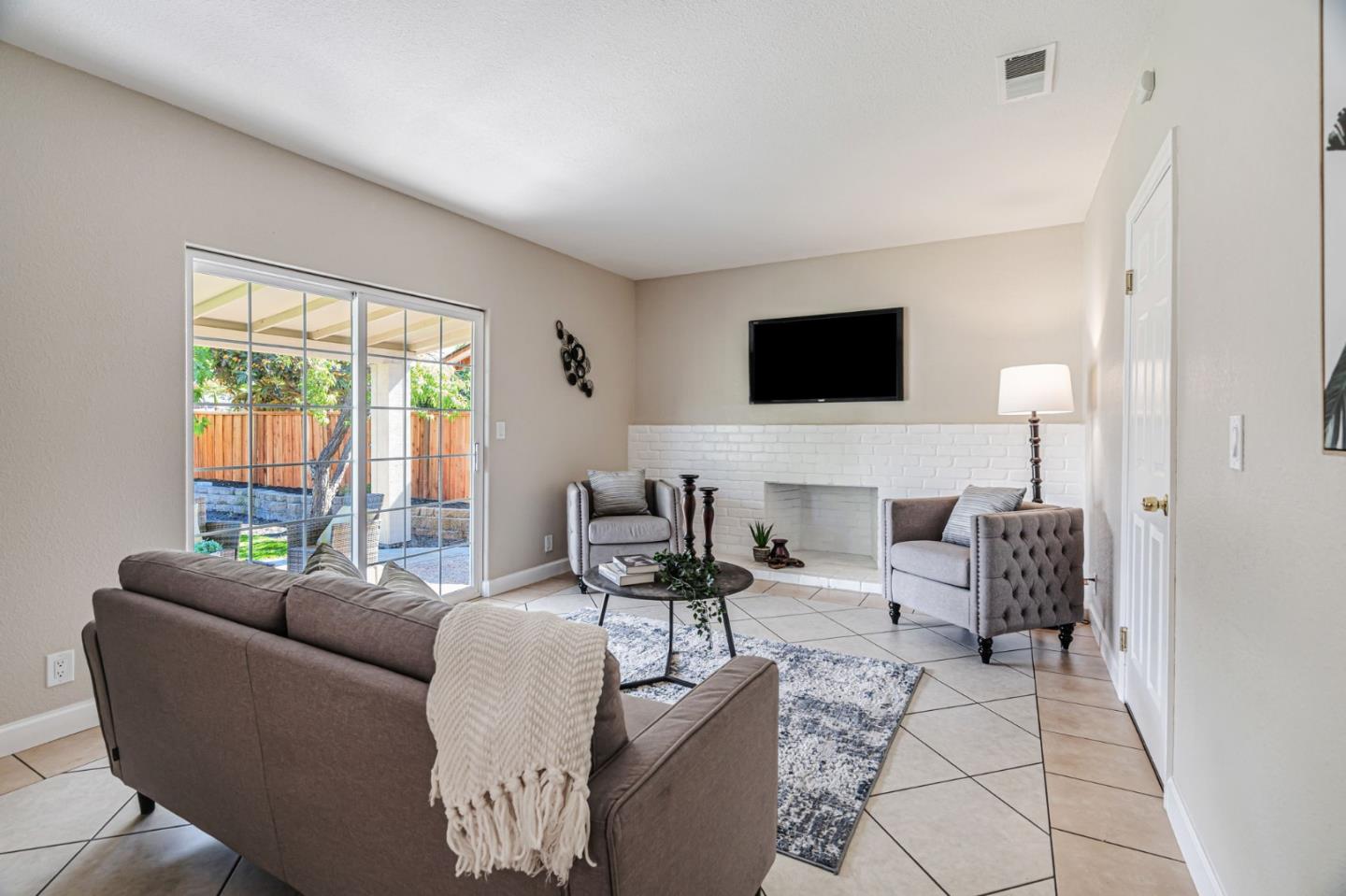 Detail Gallery Image 16 of 37 For 3334 Dias Dr, San Jose,  CA 95148 - 4 Beds | 3 Baths