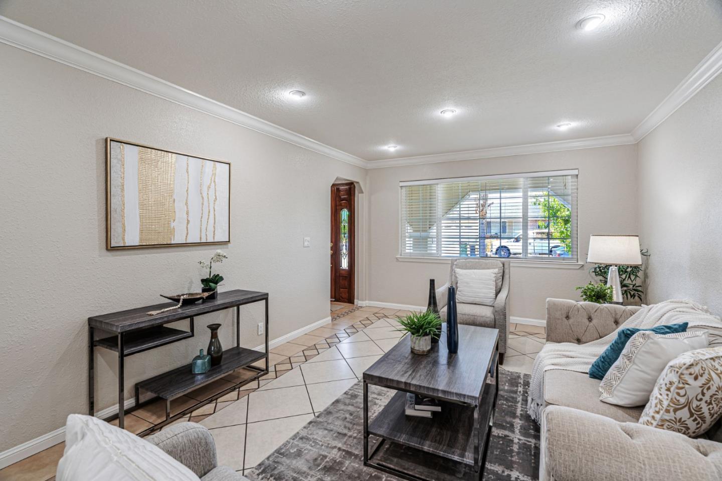 Detail Gallery Image 6 of 37 For 3334 Dias Dr, San Jose,  CA 95148 - 4 Beds | 3 Baths