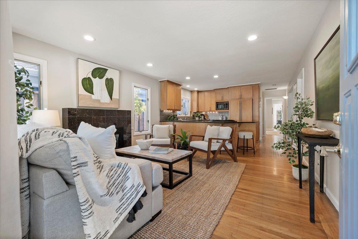 Detail Gallery Image 12 of 31 For 244 Hillview Ave, Redwood City,  CA 94062 - 3 Beds | 2 Baths