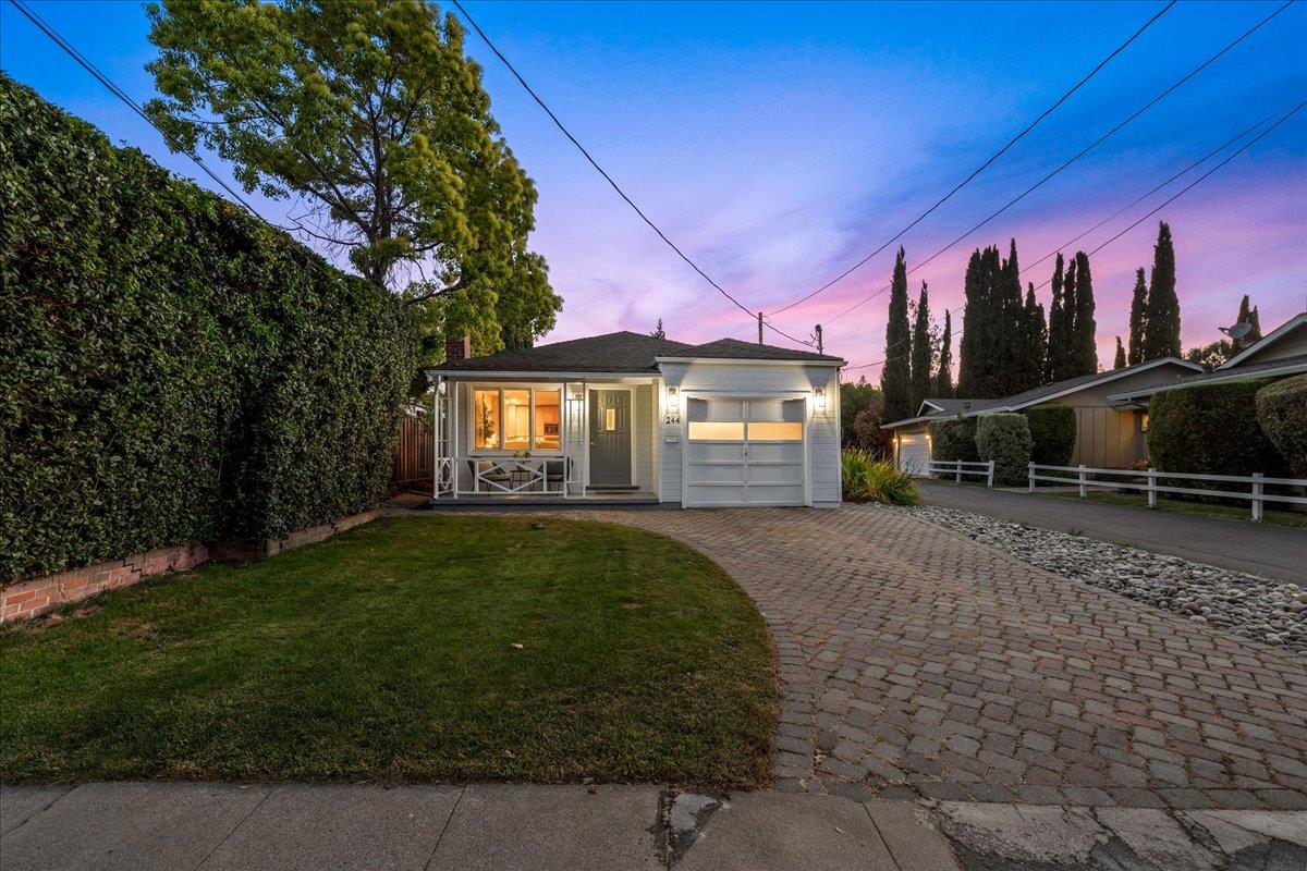 Detail Gallery Image 14 of 31 For 244 Hillview Ave, Redwood City,  CA 94062 - 3 Beds | 2 Baths