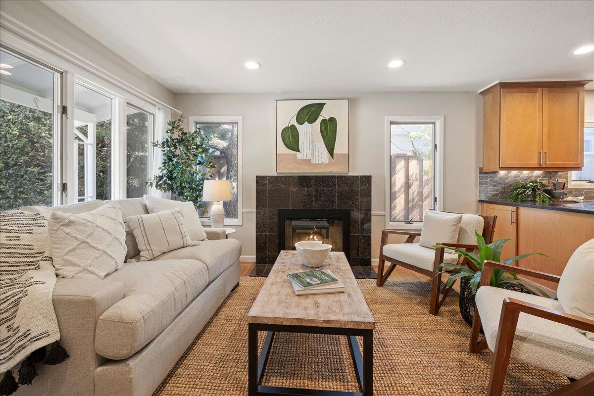 Detail Gallery Image 2 of 31 For 244 Hillview Ave, Redwood City,  CA 94062 - 3 Beds | 2 Baths
