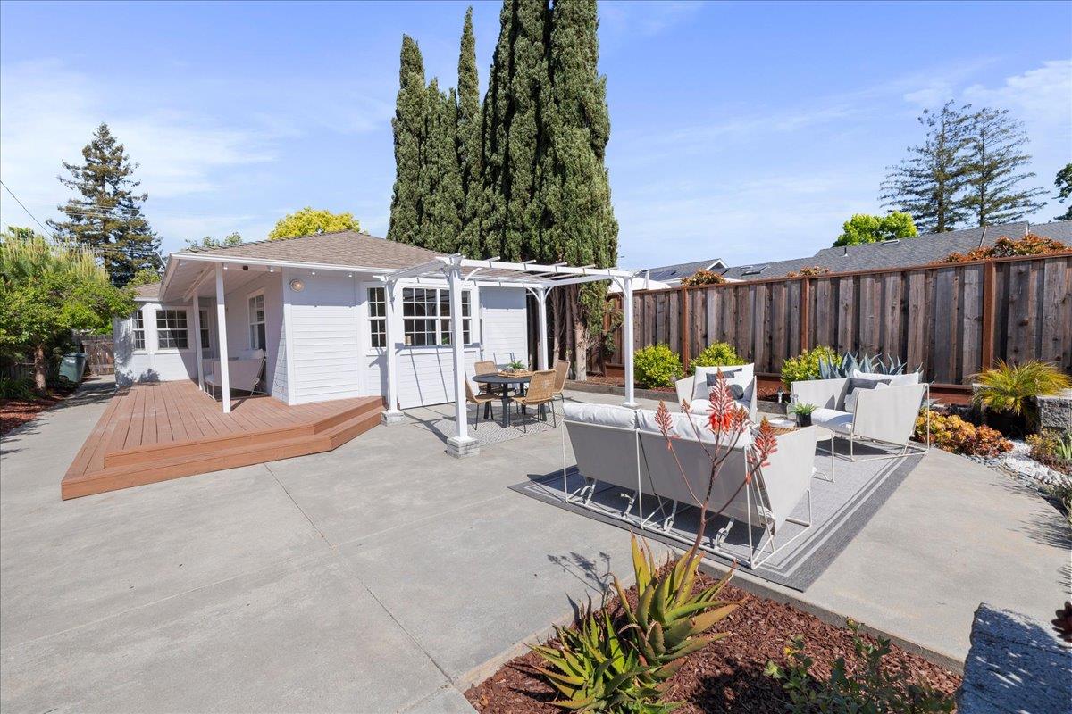 Detail Gallery Image 22 of 31 For 244 Hillview Ave, Redwood City,  CA 94062 - 3 Beds | 2 Baths